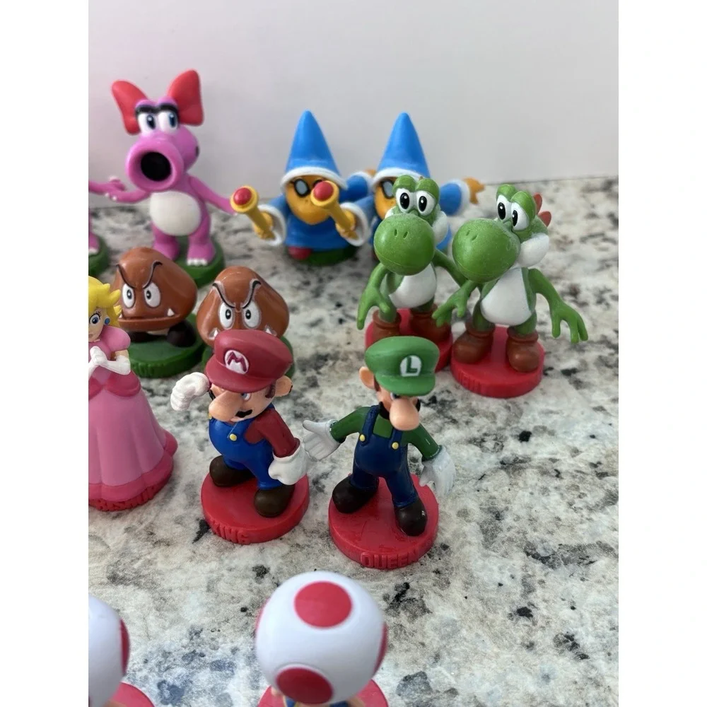 2009‎ SUPER MARIO CHESS COLLECTOR'S EDITION game pieces 32 Pieces